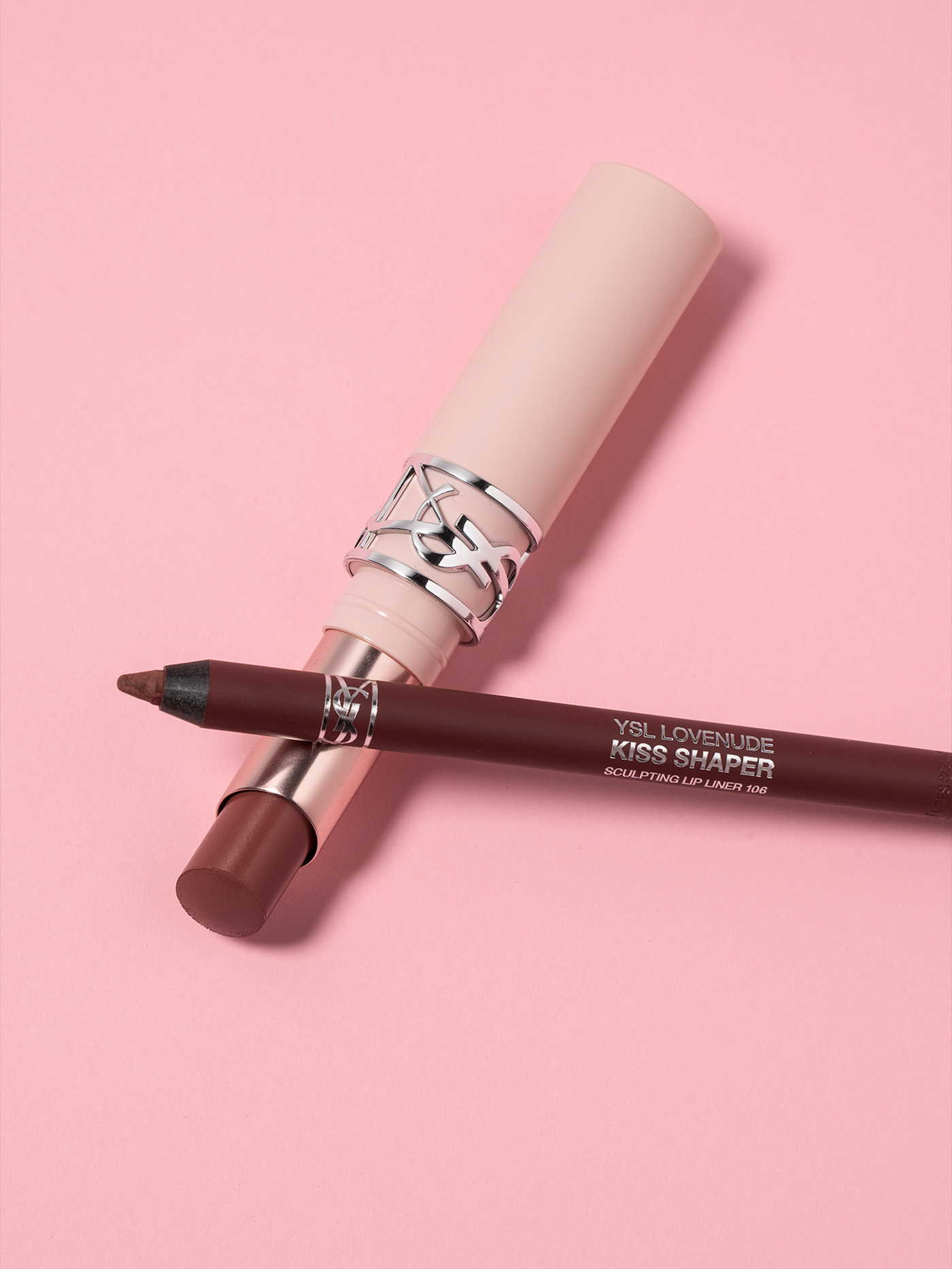 YSL Lovenude Lip Blusher σε editorial λήψη